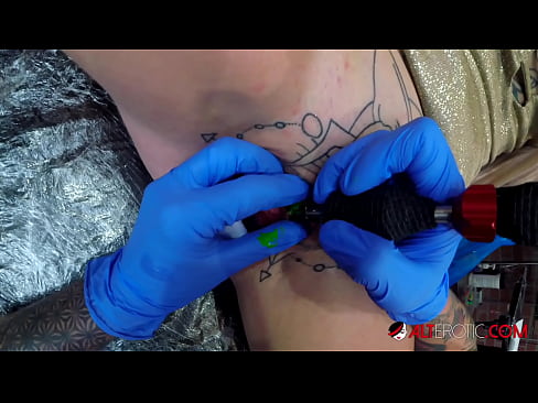 ❤️ Ekstrèmman tatoue hottie Sully Savage te fè yon tatoo sou klitoris li ❤️❌ Sèks bon jan kalite nan nou